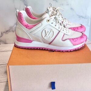 Louis Vuitton Run Way Sneakers 39